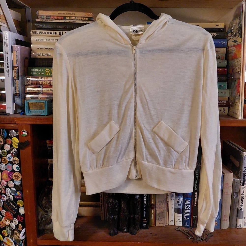Vintage thin white hoodie, the pockets are not real.